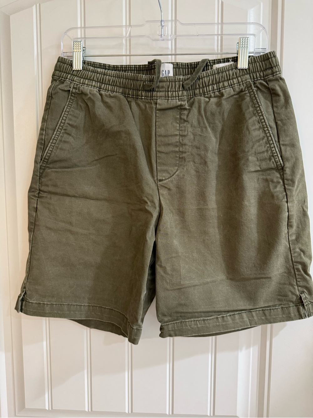 GAP Men's Olive Green Elastic-Waist Cotton Shorts